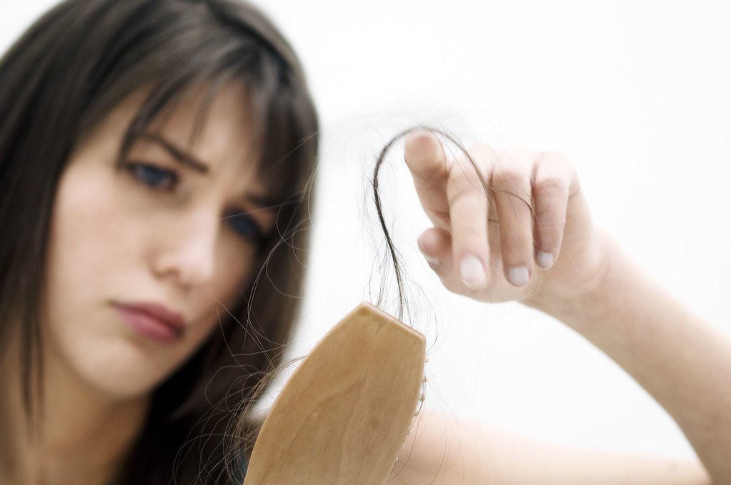 Tinh bột nghệ giúp bạn ngăn ngừa, giảm rụng tóc