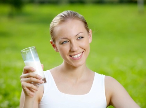 Phụ nữ thường xuyên uống sữa đậu nành sẽ rất tốt cho da
