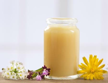 Những lợi ích tuyệt vời từ sữa ong chúa